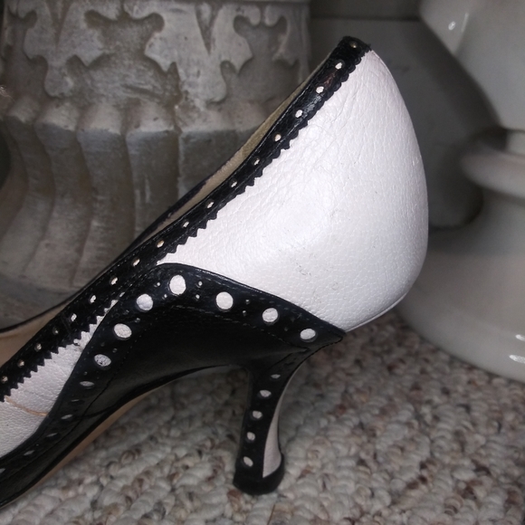 Vintage Christian Dior Ivory & Black Menswear Inspired/Retro 1940's Brogue Pumps - Picture 9 of 16